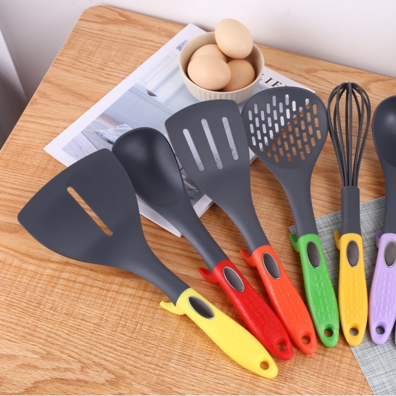 8 piece Nylon kitchen utensil set图2