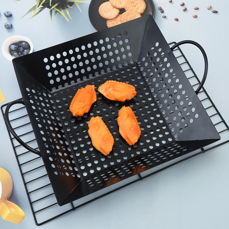 Non-stick carbon steel barbecue plate barbecue mesh plate with hole barbecue plate outdoor BBQ grill图2