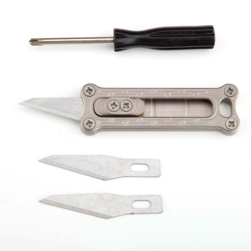 Brass or Titanium-alloy Daily Mini Pocket Utility Knife with 10 Replaceable Blades and Screwdriver图7